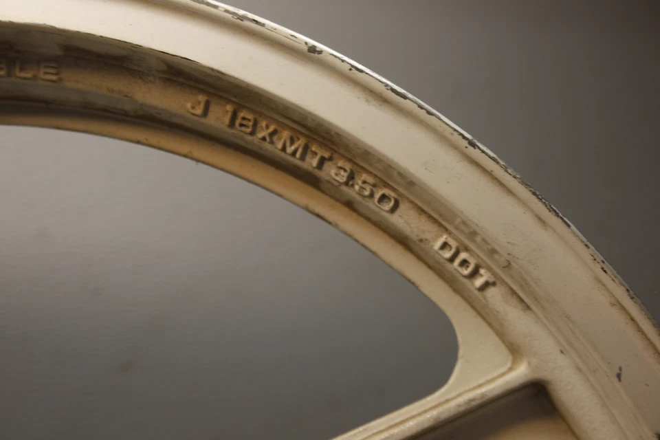 Honda Interceptor 750 1986 VFR750F llanta trasera OEM W73 Foto 2 de 4