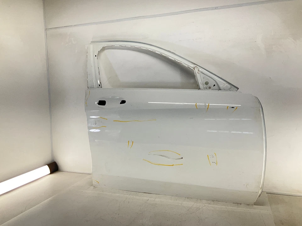 15-18 MERCEDES-BENZ C300 Front Right Passenger Door Shell - Image 3 of 4