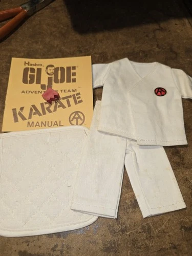 Vintage Gijoe Adventure Team Karate Outfit/original HASBRO A.T. STICKER