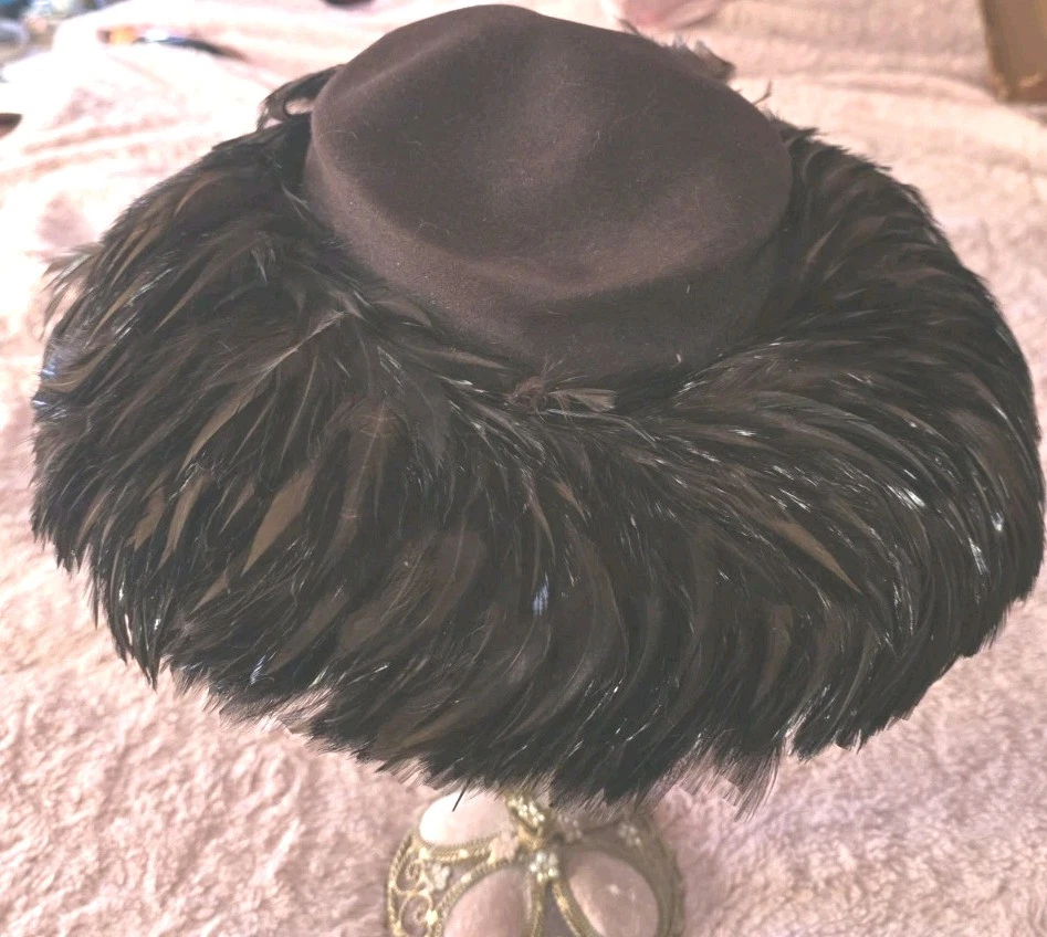 1940s/50s‎ Half-Hat Black Felt Wrapped in Ostrich or Marabou  display picture 3