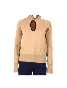 maglia scollata davanti