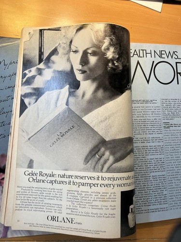 Jerry Hall in BEAUTY IN VOGUE Magazine : Autumn / Winter 1976 - Picture 4 of 11