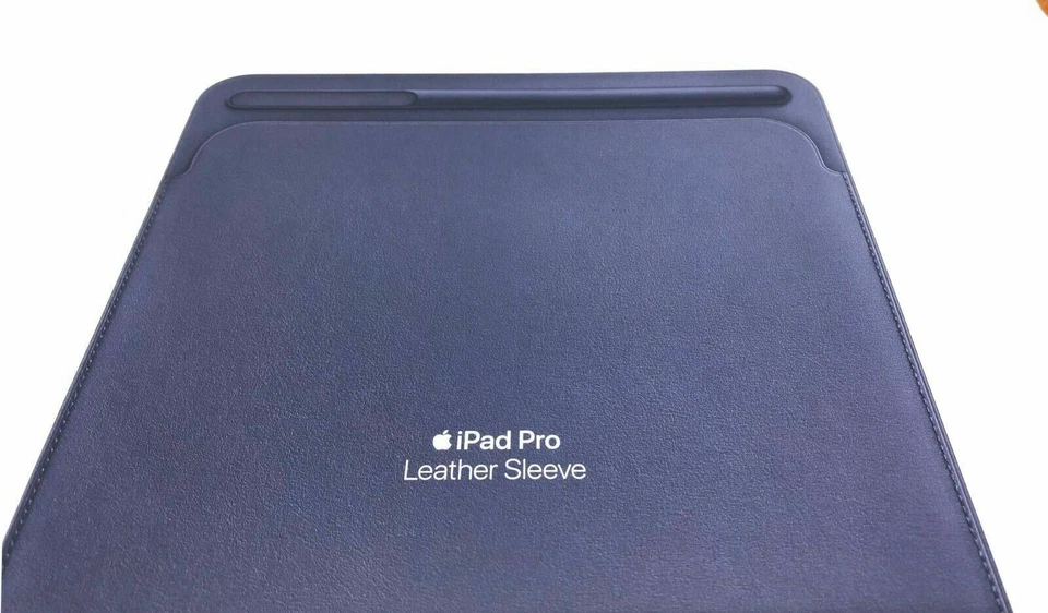 Genuine Apple iPad Pro 10.5" Leather Sleeve Cover Case MPU22M/A - Midnight Blue - Image 3 of 4