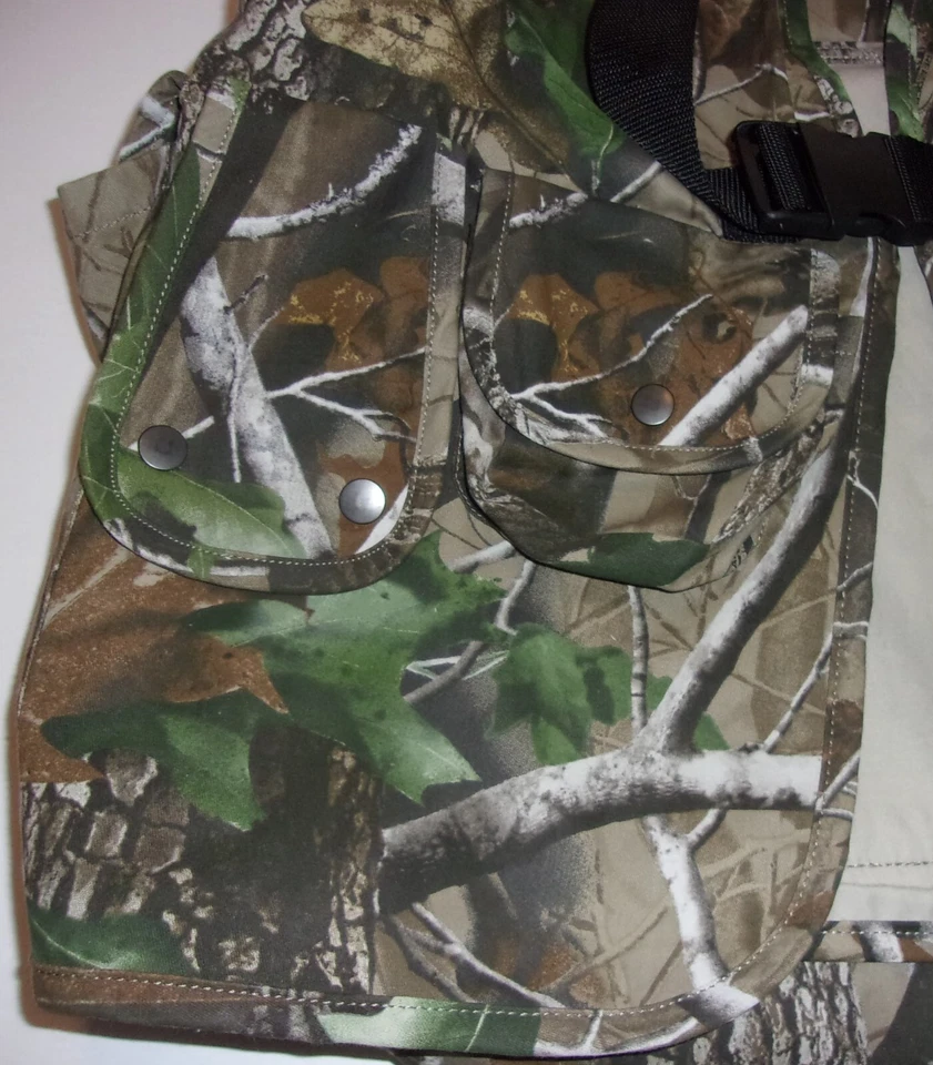 Remington Realtree Camo Hunting Vest Size M/L w/Cushioned Seat - Image 3 of 4