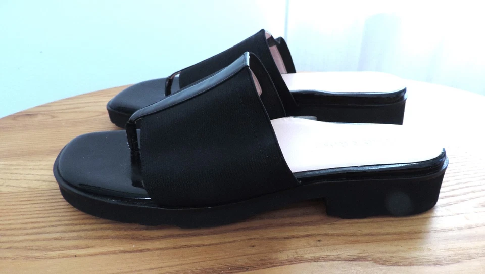 Sandalia Taryn Rose negra 9,5 usada en excelente estado Foto 3 de 4