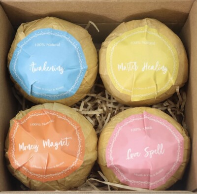Organic Bath Bombs Set - 4 Large Bath Bombs with 4 Unique scents and Crystals