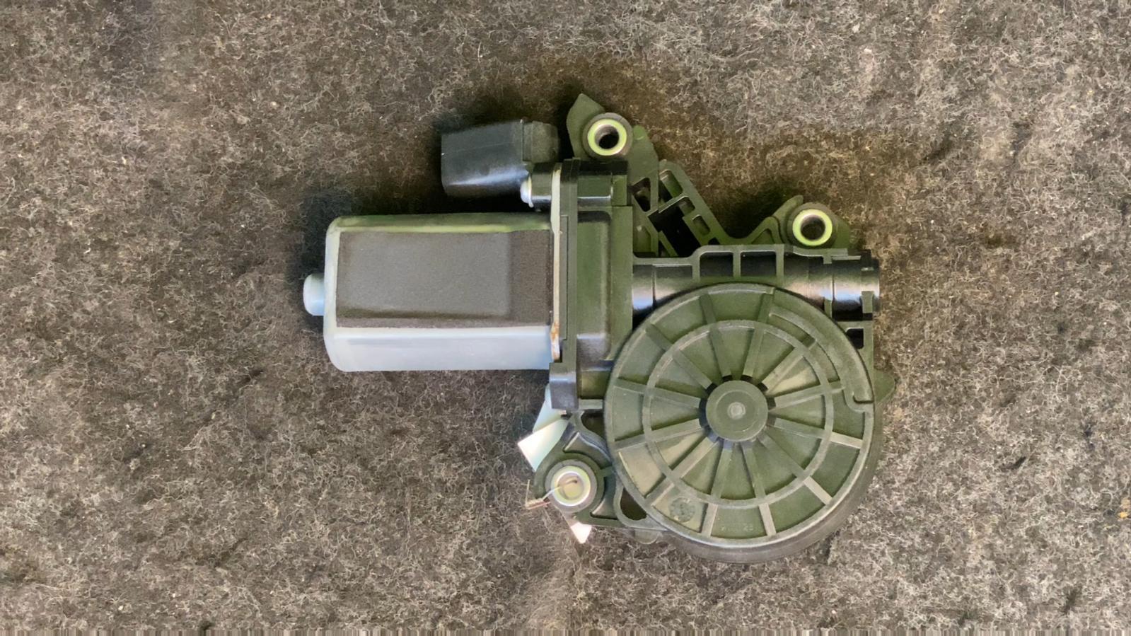 BENTLEY BENTAYGA   RR Door Soft Close Motor Assembly 4M0839004A
