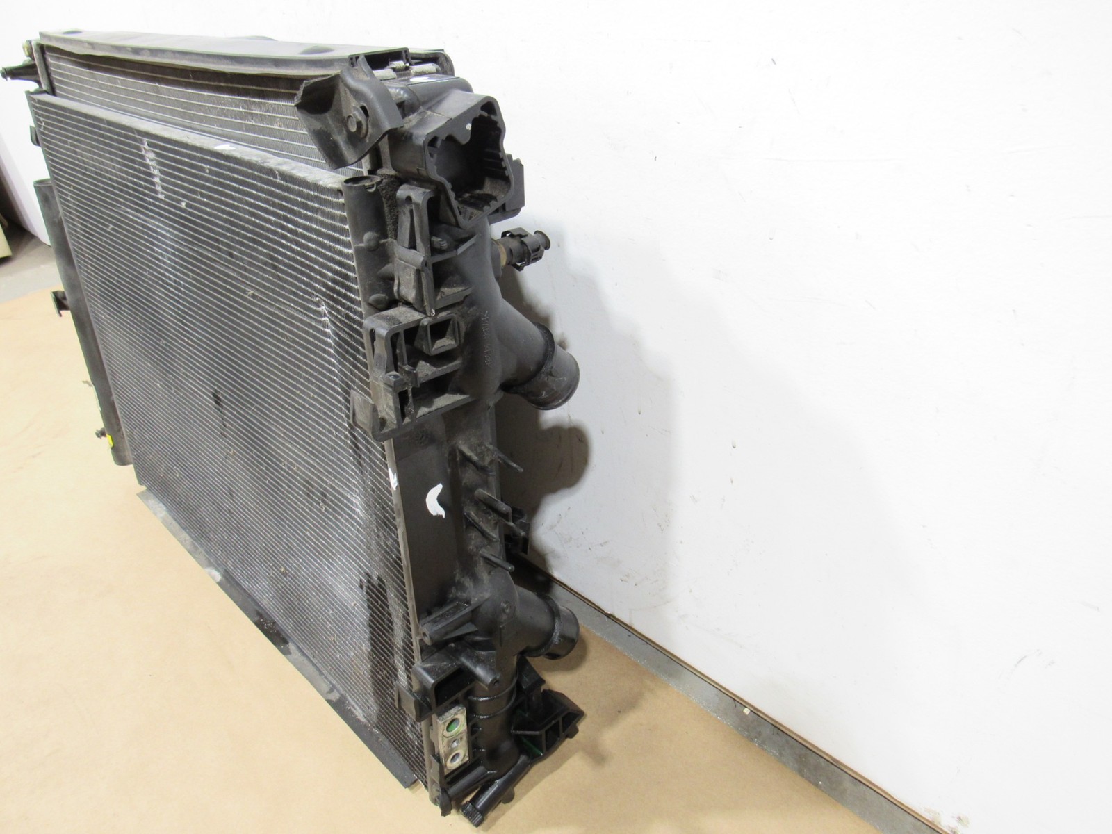 14-19 Maserati Quattroporte 2016 Engine Cooling Radiator Condenser Assembly ;:M