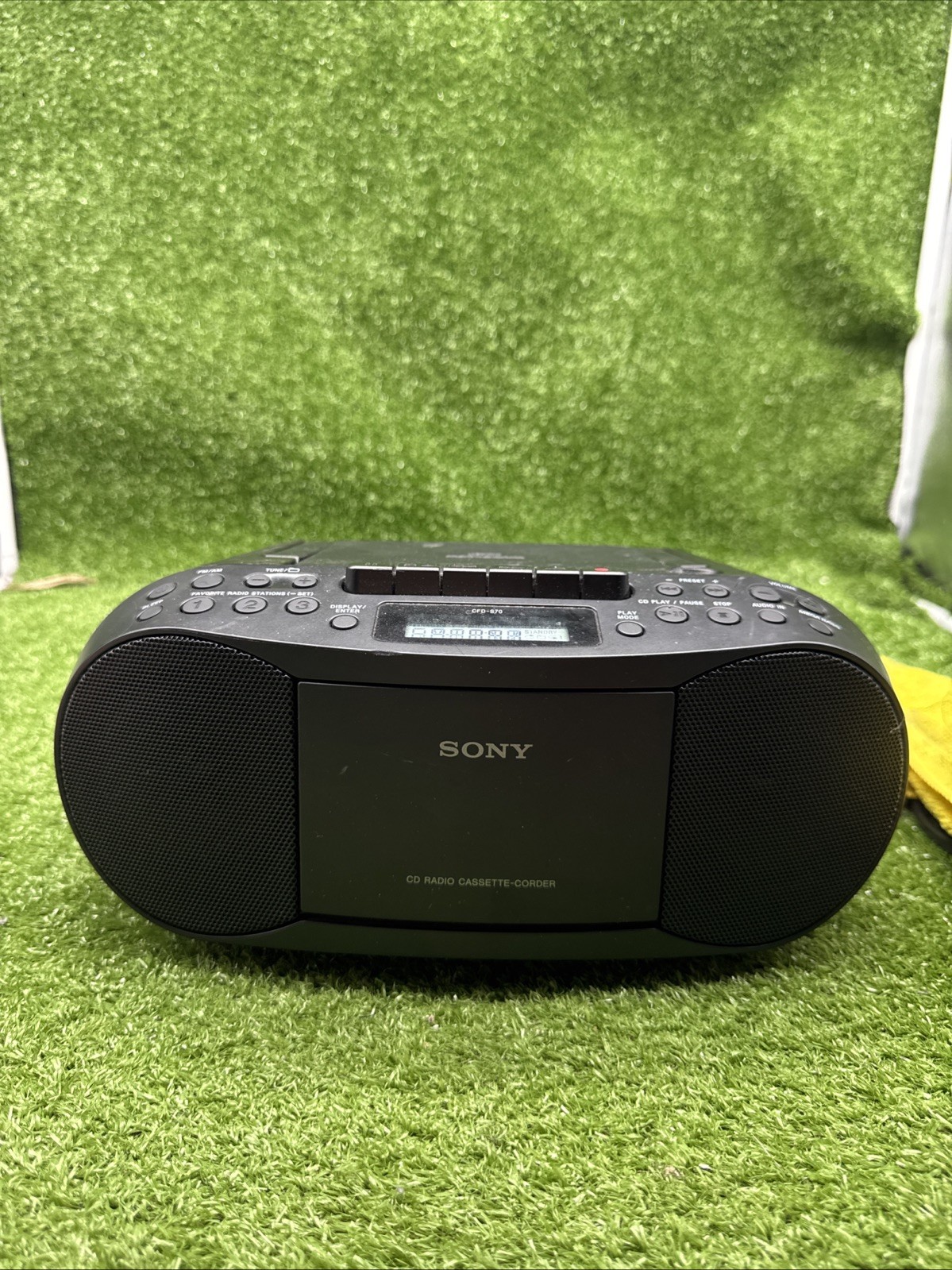 Radio Stereo Cassette For Parts Repair.   S2