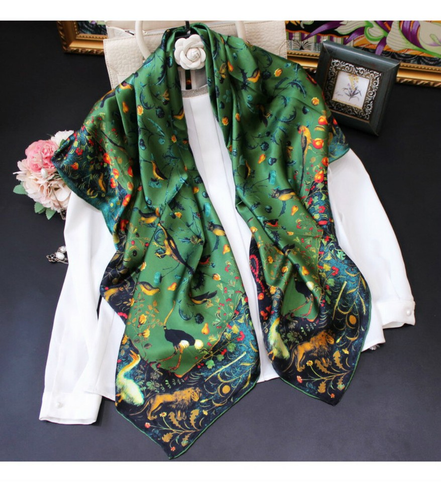 Foulard/carré En Soie CHAMPOR 100% - 36g - Roulé Main - Couleur Rouge - Occasion