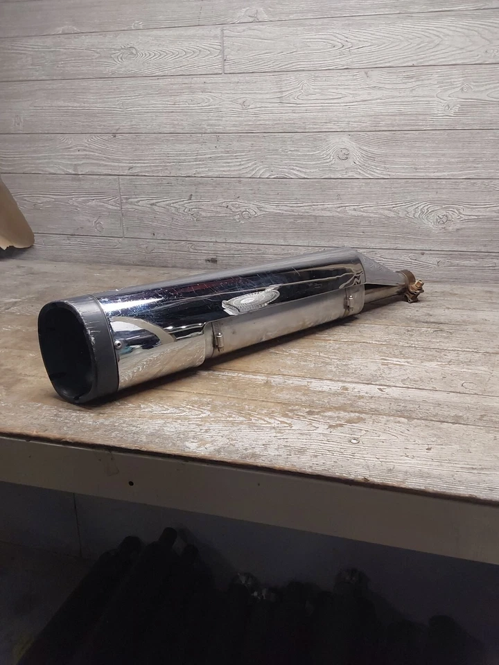 SILENCIADOR ESCAPE DERECHO HARLEY-DAVIDSON ROAD KING & ELECTRA GLIDE VANCE & HINES Foto 3 de 4