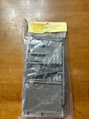 HO SCALE ACCURAIL 0200 TIMBER OVERPASS BRIDGE PLASTIC STRUCTURE KIT Complete