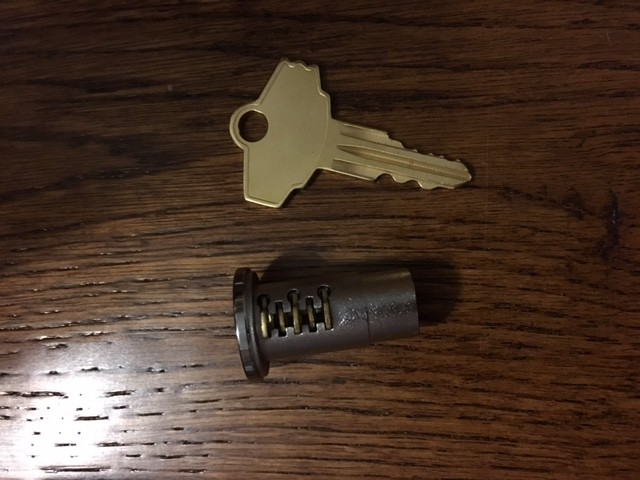 Capsule Vending Machines Lock & Key Set For Northwestern Triple Play ...