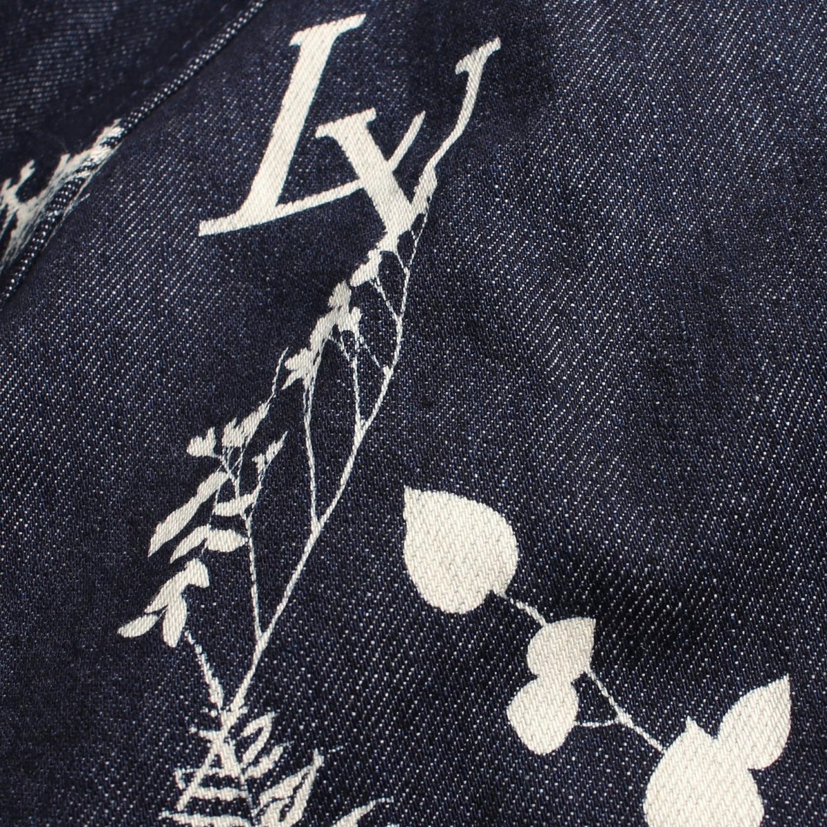 LOUIS VUITTON LV Leaf Denim Baseball Shirt cotton Navy White LOUIS VUITTON LV Leaf Denim Baseball Shirt cotton Navy White