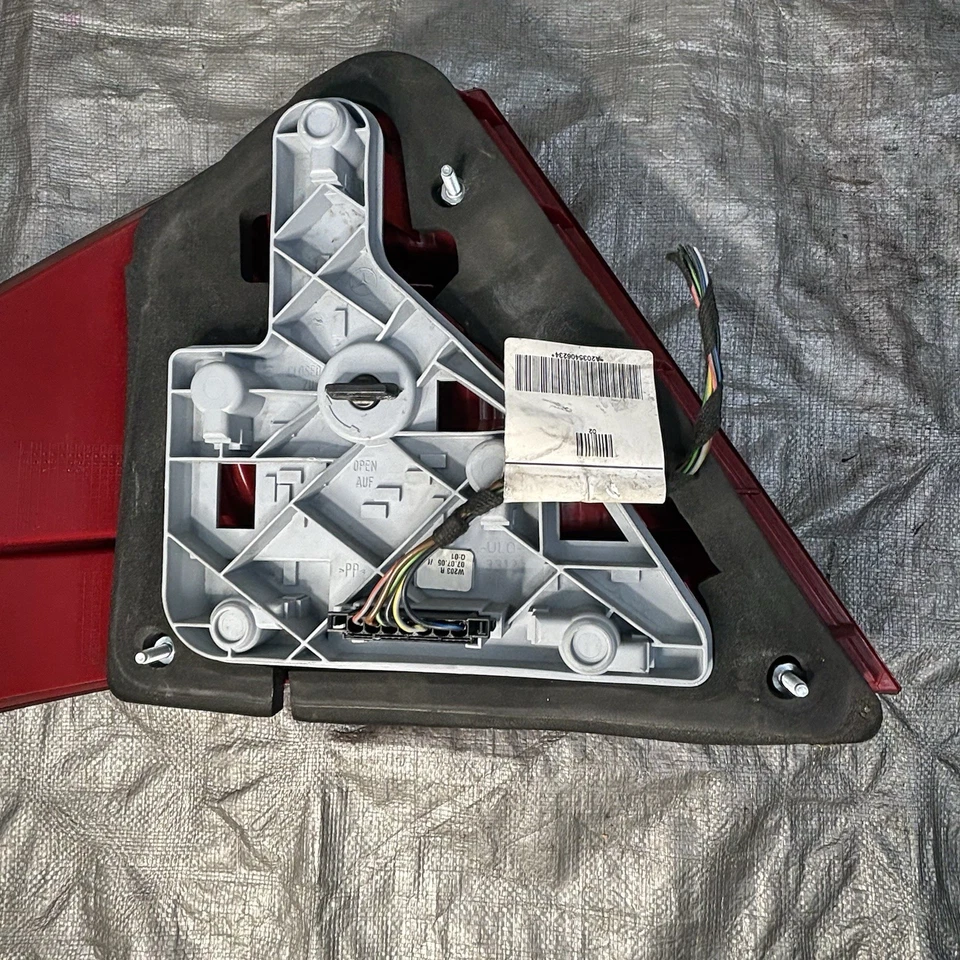 2006 Mercedes Benz C230 C280 C240 C350 C320 C55 AMG Right Tail Light 2038203464 - Image 4 of 4