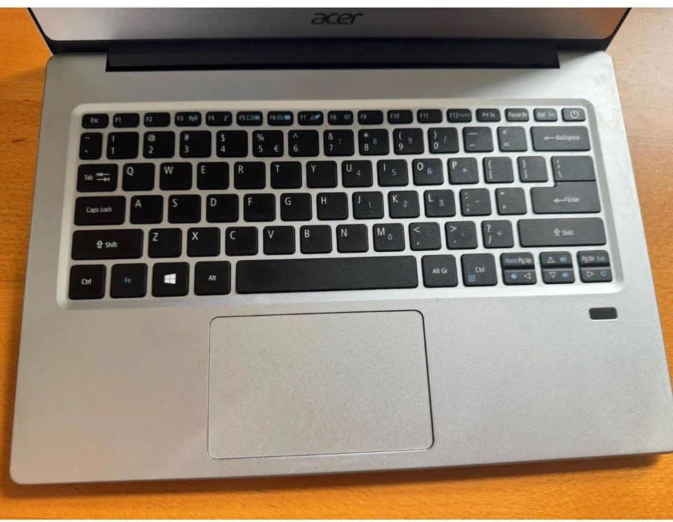 Portátil Acer 13,3” Swift SF 113-31, CPU Intel, 4 GB 64 GB SSD, Win 11 Foto 4 de 4