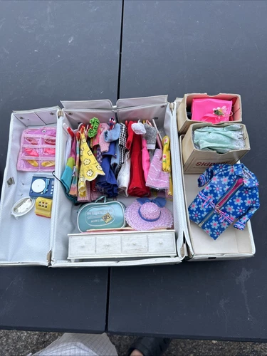 Vintage 60er Jahre Skipper Puppe mit Kleidung und Zubehör alles ein Preis