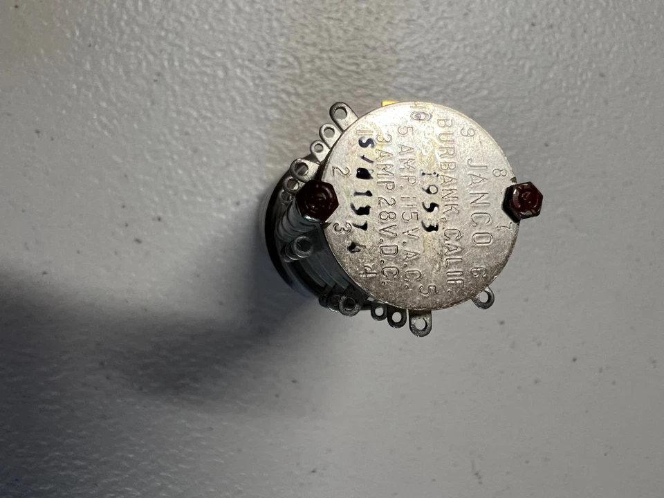 Interruptor giratorio de 6 posiciones JANCO 1 polo 3 cubiertas, 5A/115AC, 3A/28VDC. Foto 3 de 4