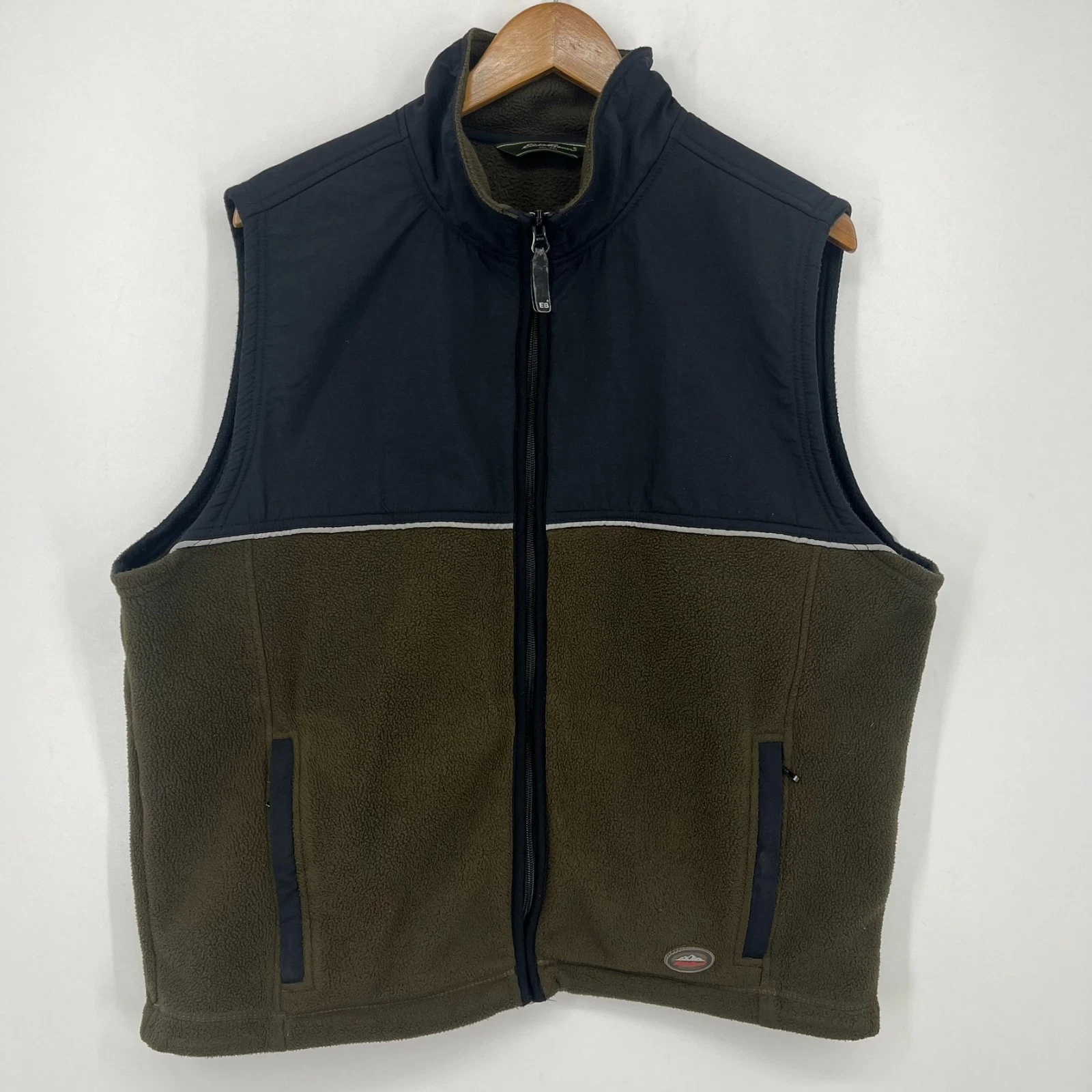 Eddie Bauer Vest Men's Size L Olive Green Full Zip Fleece Outdoors Pockets Vtg
Opens in a new window
