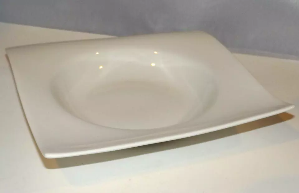 Maxwell Williams WHITE BASICS MOTION Onda Cuenco de sopa con borde cuadrado 8,5" Foto 3 de 4