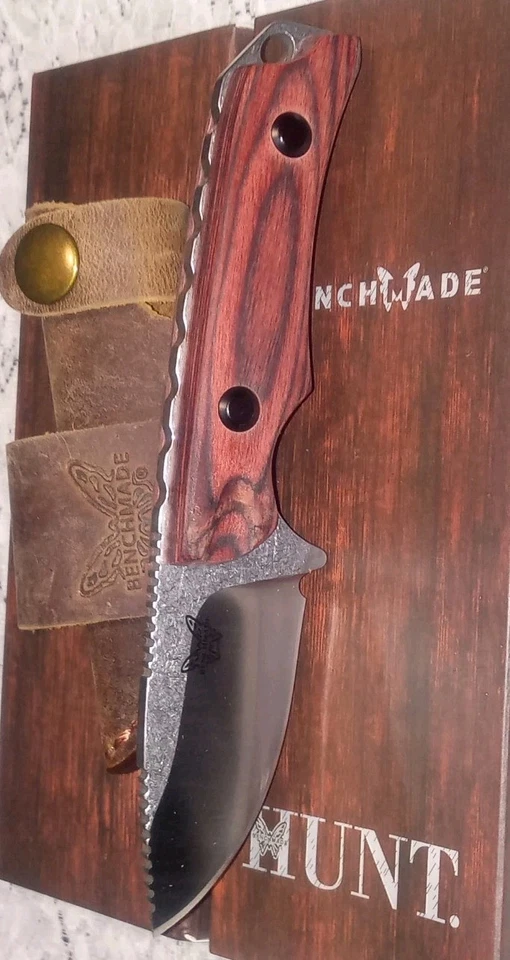 Empuñaduras de madera y funda de cuero para cazador de cañones ocultos hechos en banco Foto 2 de 4