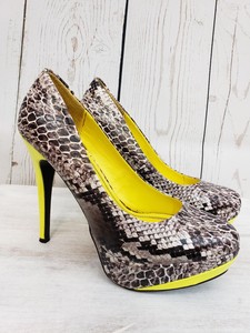 yellow snakeskin pumps