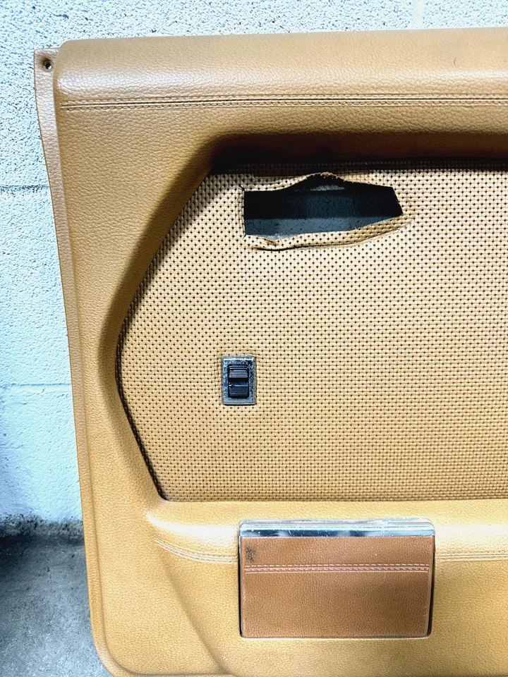 1976 MERCEDES 450 SE W116 REAR RIGHT DOOR PANEL TRIM ASSEMBLY OEM 1167370270 - Imagem 4 de 4