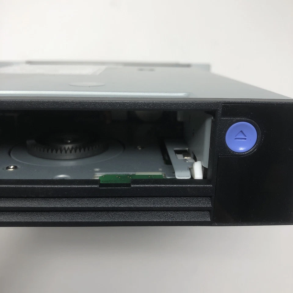 IBM LTO Ultrium 5-H SAS LTO-5 Tape Drive 2727072 - Image 2 of 4