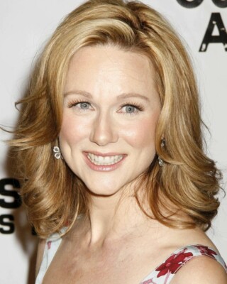 LAURA LINNEY 8x10 PHOTO *