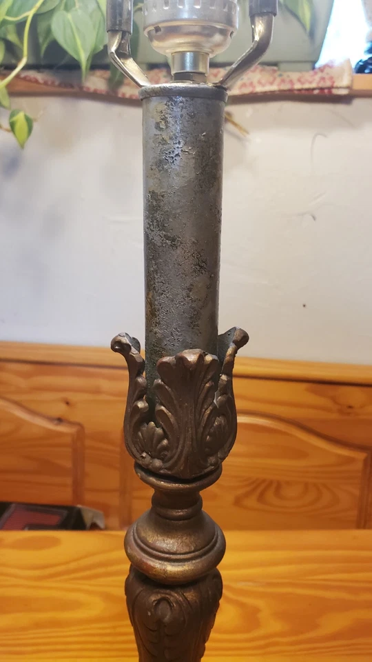 Lámpara de mesa industrial moderna envejecida Currey and Company modelo 0809 Foto 4 de 4