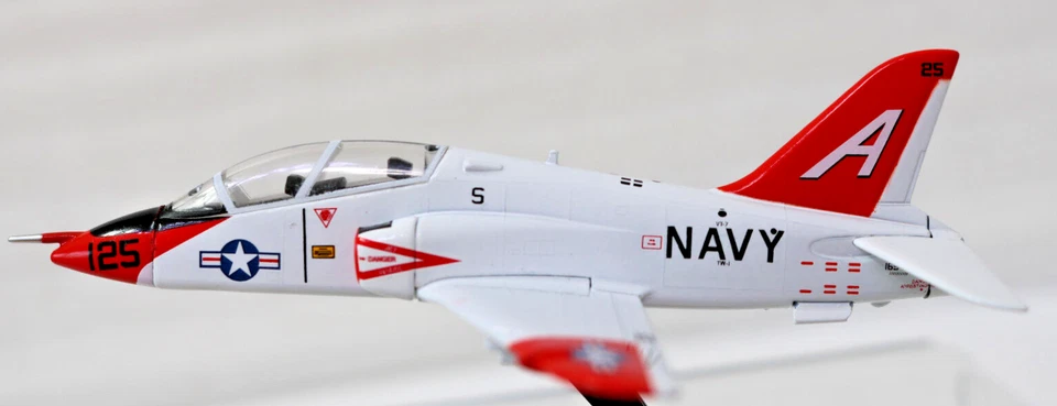Entrenador a reacción tándem Navy T-45C Goshawk 1:100 1997 envío el mismo día Foto 3 de 4