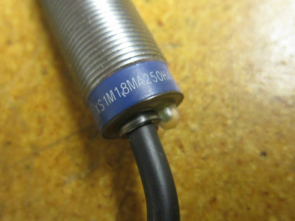 Telemecanique XS1M18MA250H4 PROXIMITY SWITCH INDUCTIVE 24-240VAC 300MA NEW - Image 2 of 2