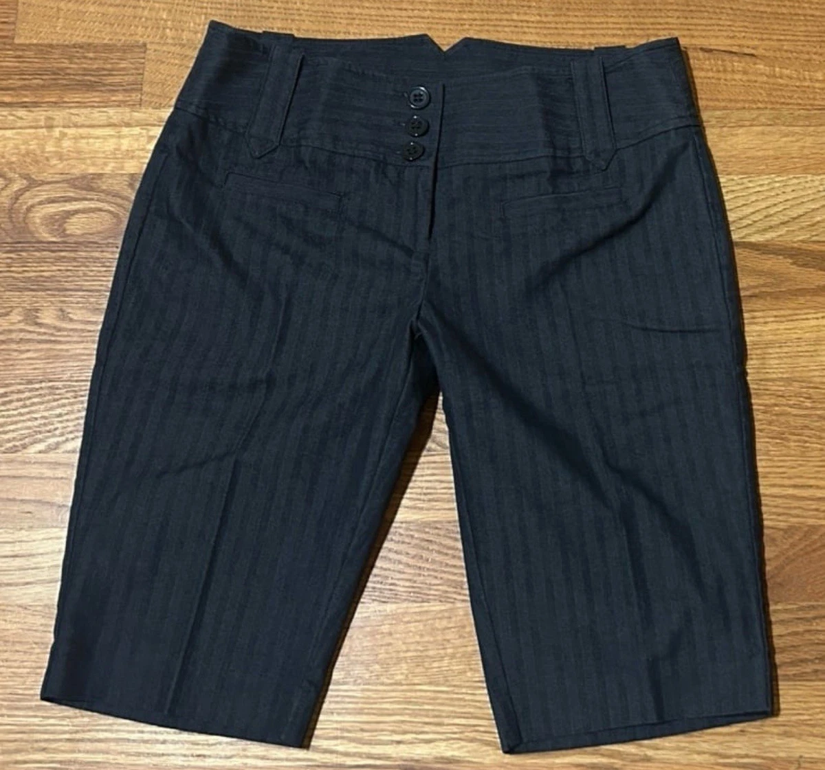 NWOT!! WOMENS SIZE 9 (JUNIORS) DRESSY DARK BERMUDA SHORTS BY TRACY EVANS W/BELT