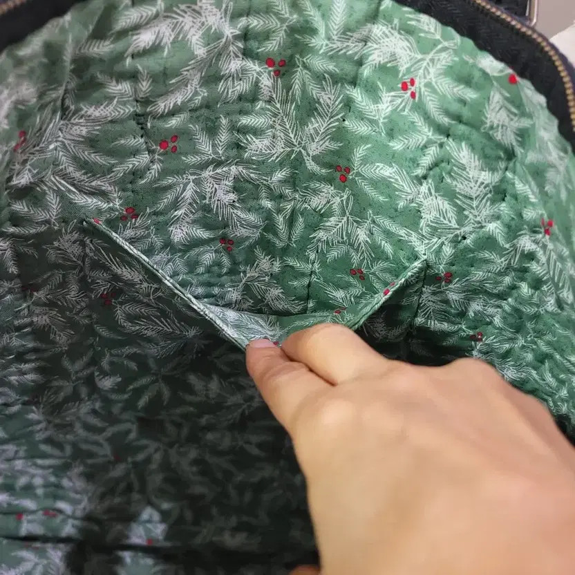 Patchwork Fish Design Tote Bag with Keyring - Col… - image 6