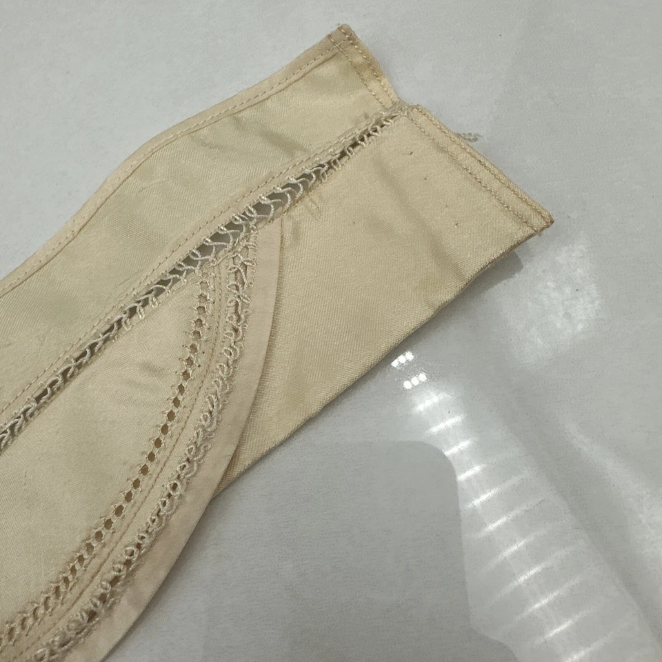 Cuello de encaje de seda beige Ascot SIBLEY LINDSAY & CURR CO DE COLECCIÓN Foto 4 de 4