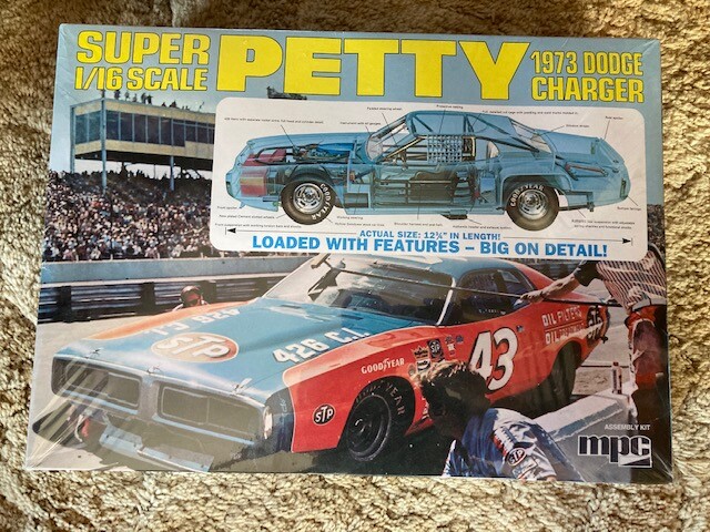 自動車 Richard Petty 1/16 MPC model car kit Richard Petty 1:16th Scale '73 Dodge Charger Model Finished