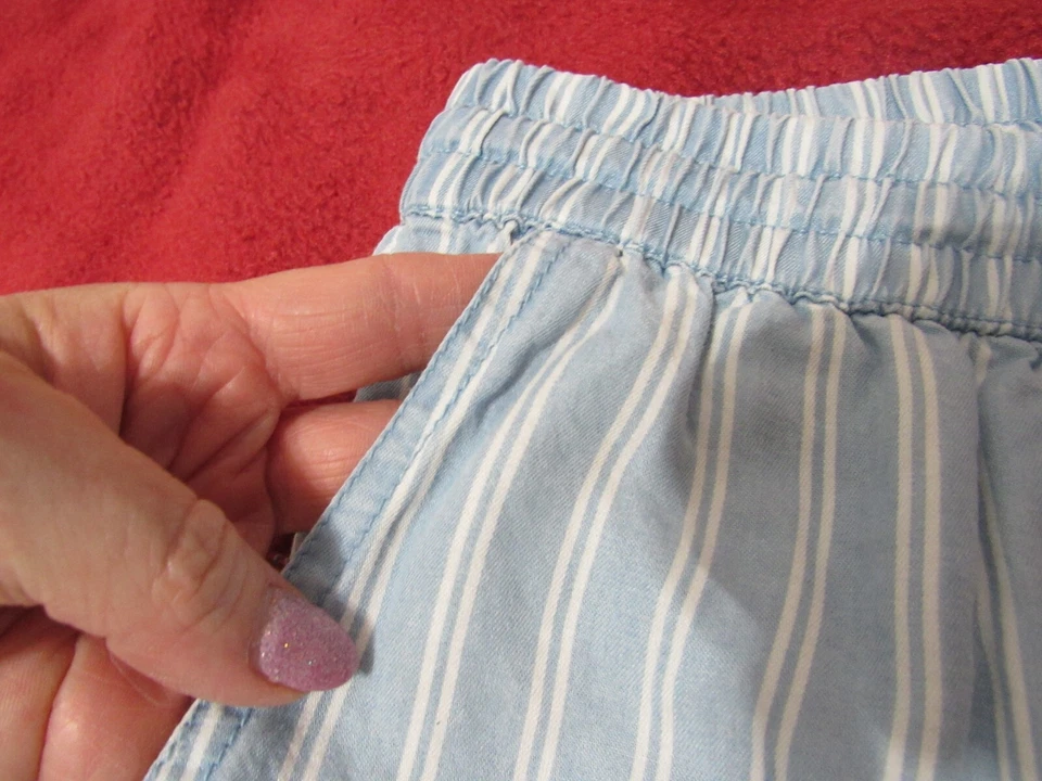 CALVIN KLEIN, PANTALÓN CORTO MUJER LYOCELL CORDÓN ELÁSTICO AZUL/BLANCO, TALLA 6 Foto 2 de 4