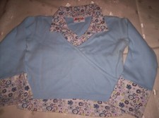 Zuckersüßer  Blusen-Pulli, hellblau-geblüm...