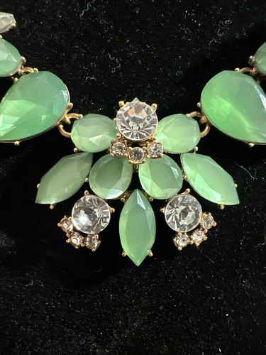 J.Crew Crystal Floral Statement Necklace Soft Green W/ Rhinestones Gold Tone - Picture 10 of 10