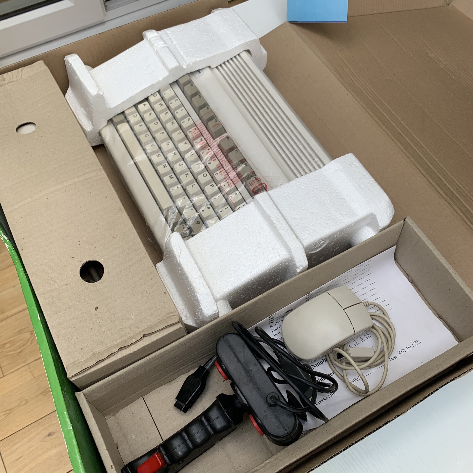Commodore Amiga 600 - Fully Boxed Original Condition - Factory sealed! CLEAN A+ - Picture 19 of 23