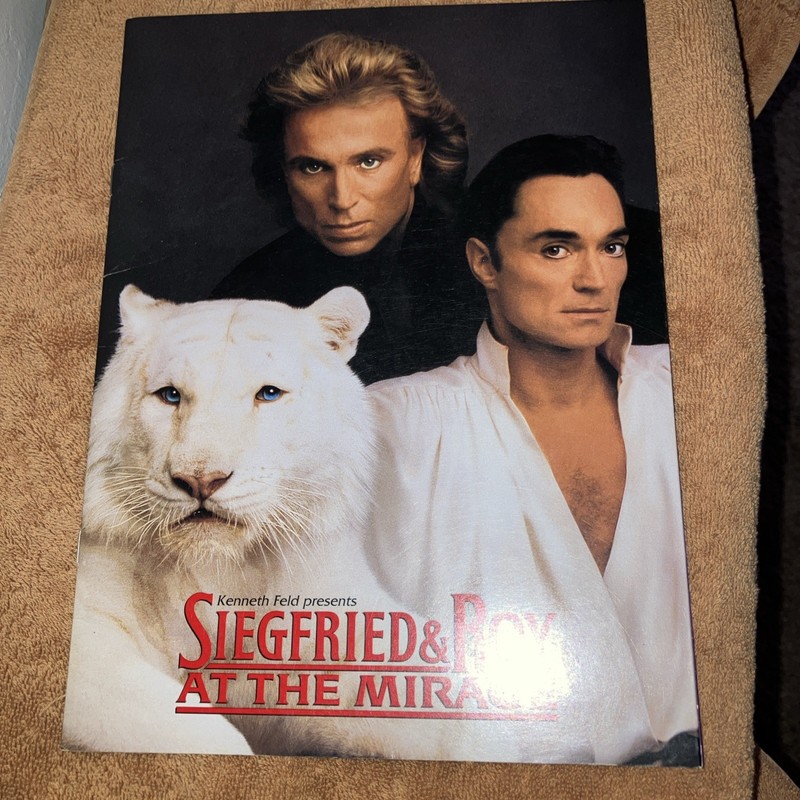 Siegfried & Roy Mirage Las Vegas Show Program 1994 Foldout 36 Pages