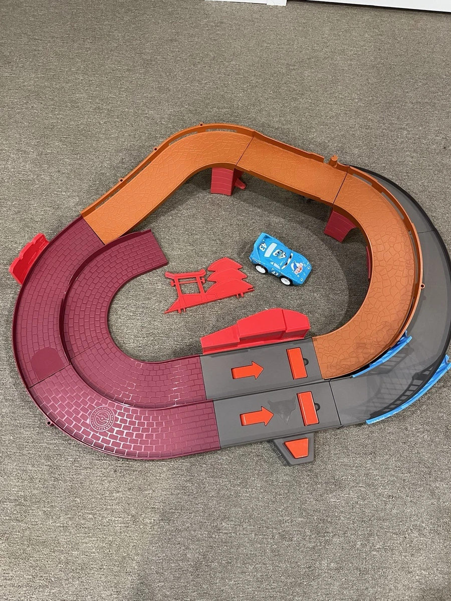 Disney Pixar Cars 2 Shake N Go World Grand Prix Race Track