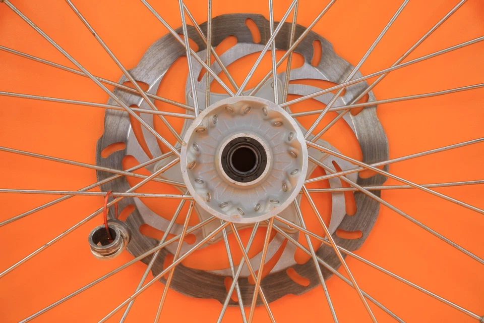 00-02 2001 KTM 250 SX OEM completo llanta delantera buje conjunto de neumáticos 21x1,60 Foto 2 de 4