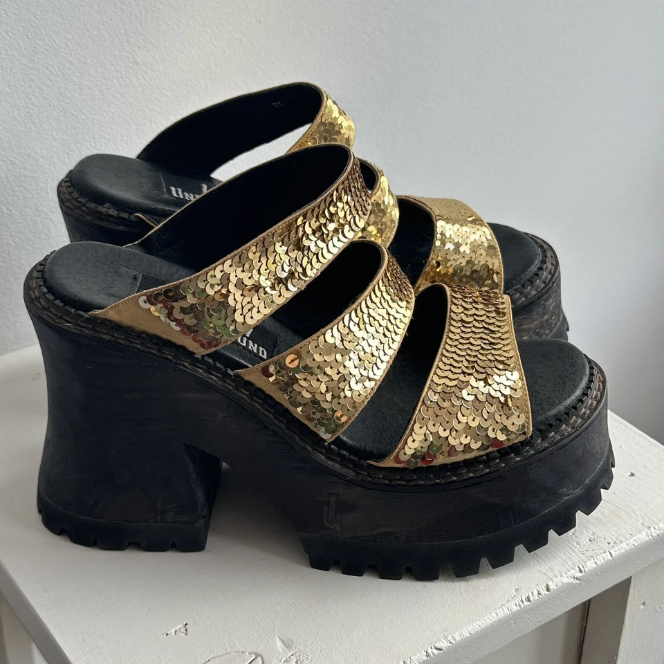 Sandalias de lentejuelas doradas subterráneas de Londres de diseñador raro vintage años 90 - talla 7 Foto 3 de 4