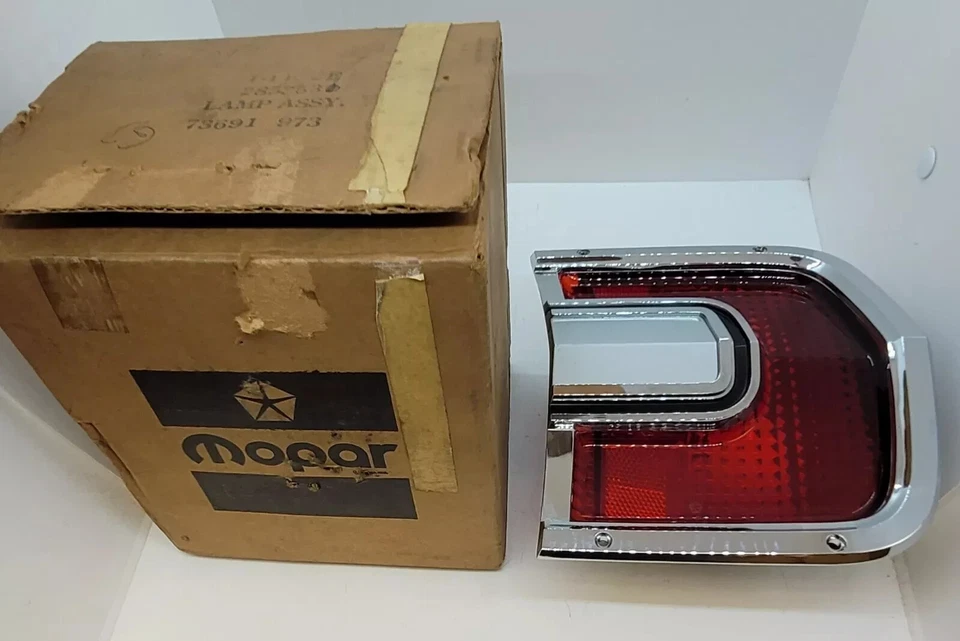 Conjunto de lámpara trasera derecha Plymouth Belvedere 1968 camioneta satélite 2853536 nuevo en stock Foto 4 de 4