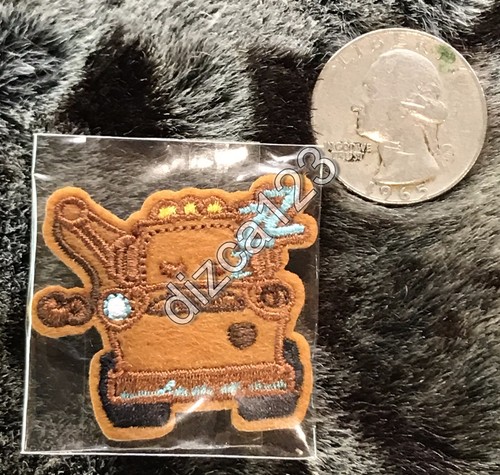 Disney Store Mater Patch Cars 3 Summer Play Days 2017 EXCLUSIVO Disney Visa - Imagen 2 de 3