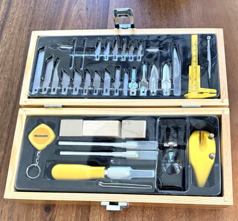 WORKSMITH Wood Carving Set in Wooden Hinged Box  Blades Knives & TOOLS 35 PC