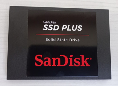 SanDisk SSD Plus 240GB SATA SSD (SDSSDA-240G) - CrystalDiskInfo = Gut, 57%