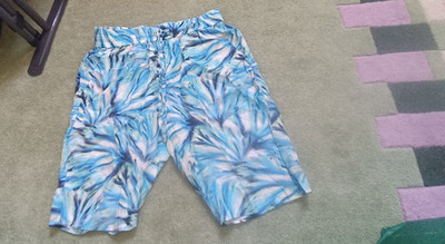 Damenhosen. 50 % Seide shorts Gr S 36 ESCADA seide