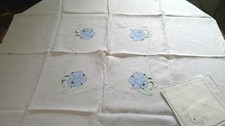 Antique/Vintage Embroidered Tablecloth with 4 Napkins – Blue Daffodil Design